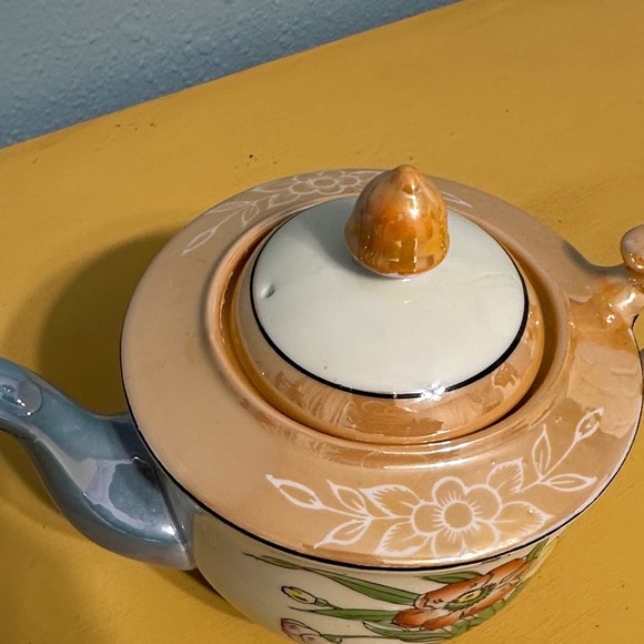 Vintage Porcelain Floral Teapot Gold Trim With Lid - Made In Japan - Picture 3 of 9